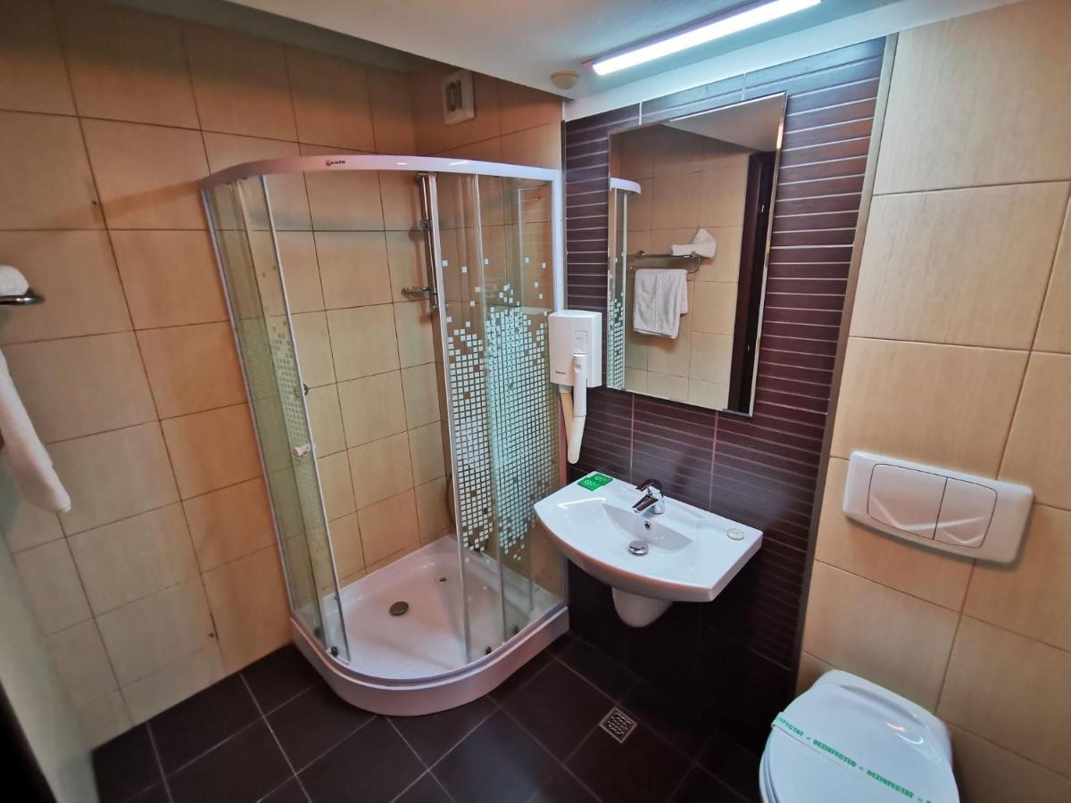 Hotel Severus Zalau Bagian luar foto